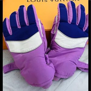Thermolite snow gloves @ the childrens place